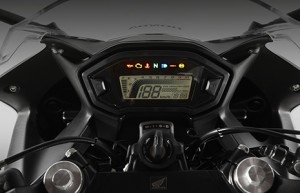 Nova-Honda-CBR-500R-a-porta-de-entrada-para-as-esportivas-interna3
