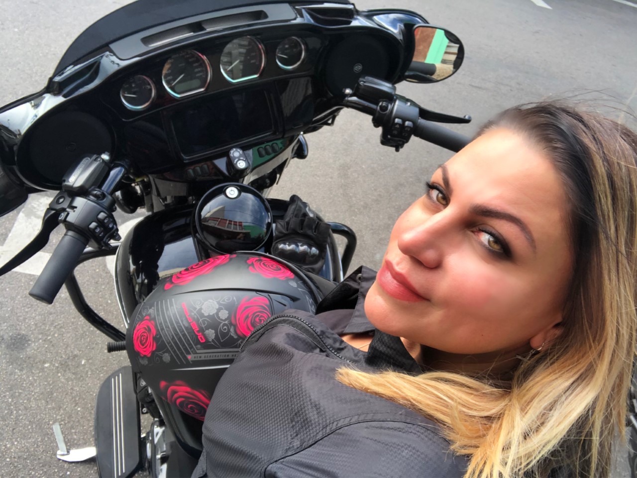 eliana malizia mulher motociclista, moto custom